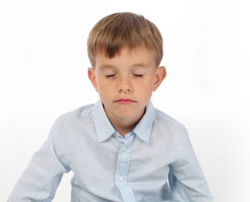 טיפול בטיקים בעיניים אצל ילדים